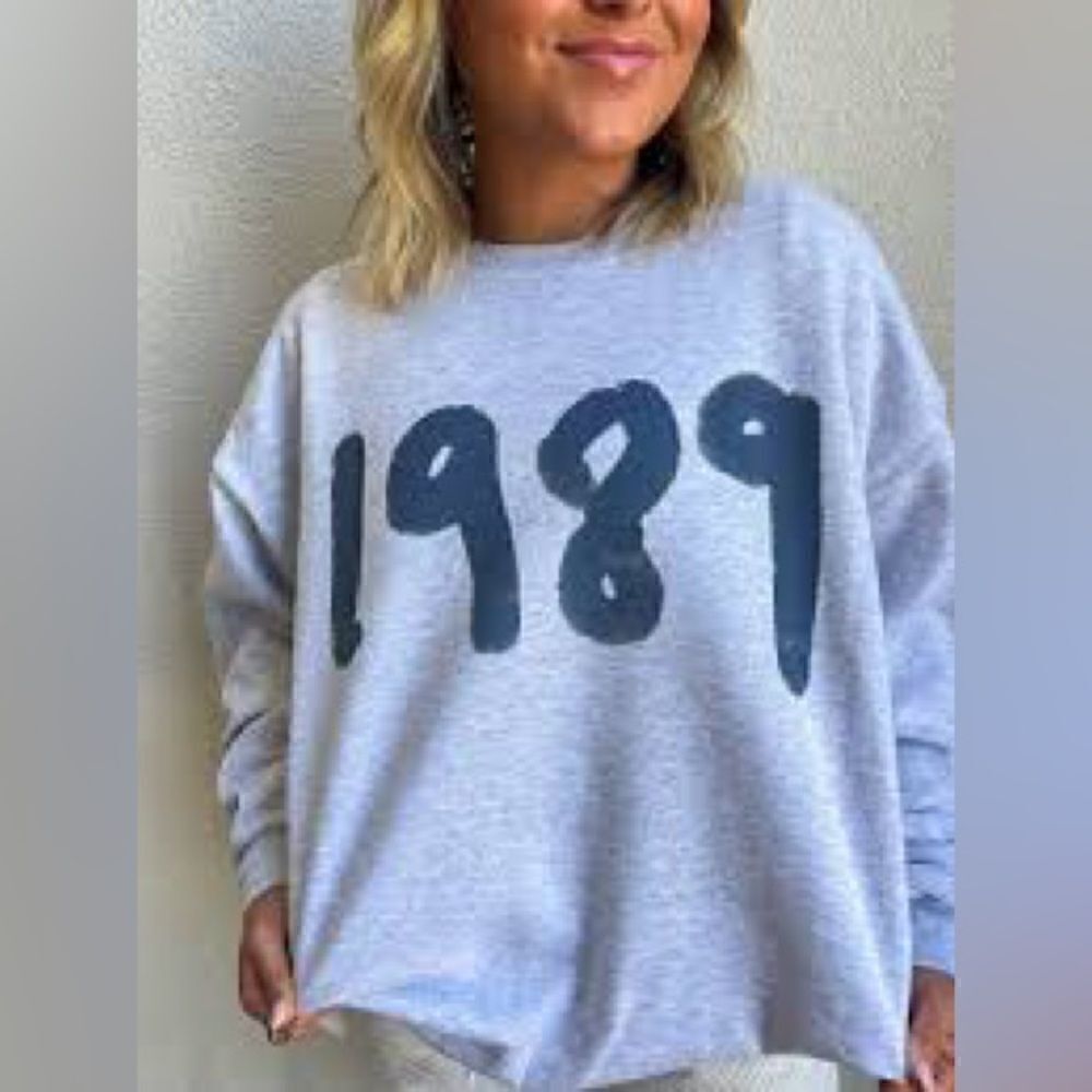 1989 grey sweatshirt | Taylor swift inspired